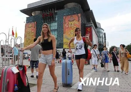 玩球头条：为什么中国人战战兢兢的惹不起在中国的外国人？