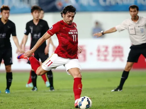 玩球赛报：亚冠-高拉特双响 恒大2-0城南总比分3-2晋级