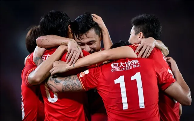 玩球网报：恒大3-0人和，冯潇霆于汉超三分钟两球