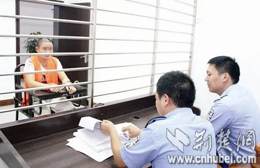 玩球网报：19岁已婚男同时交7个女友 一年骗12万赌博玩乐