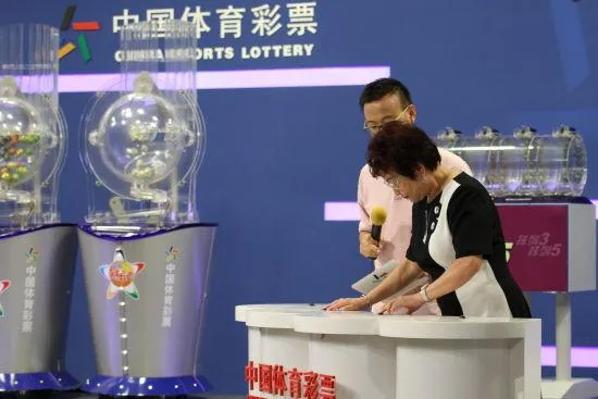 玩球网报：彩票开奖随机，技术型彩民为过度自信
