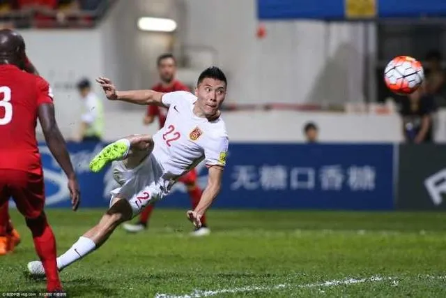 玩球网报：4中门框+遭误判!国足0-0香港 出线仅理论可能