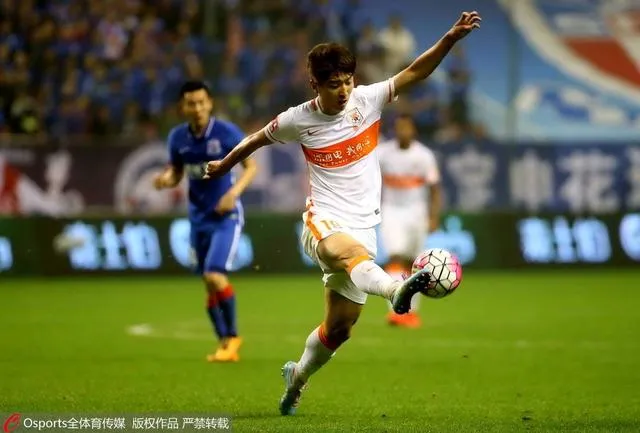 玩球赛报：申花0-0鲁能保不败 大雷屡救险杨旭蹬人逃红