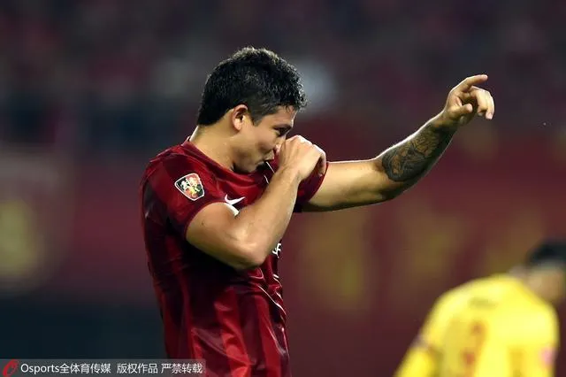 玩球赛报：上港2-0华夏幸福止6场不胜 埃神破荒武磊进球