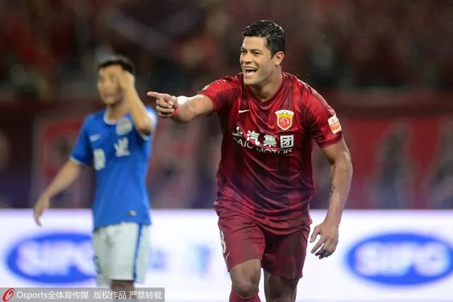 玩球赛报：上港5-0十人建业迎2连胜 胡尔克首秀破门伤退
