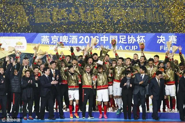 玩球资讯：黔南杯足球赛跨年狂欢！恒大申花等四队参赛