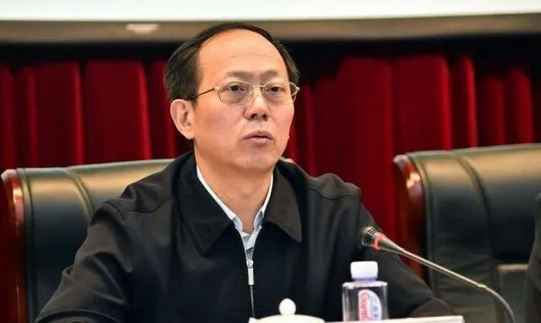 玩球资讯：总局局长 足球改革是榜样 但中超用钱买繁荣