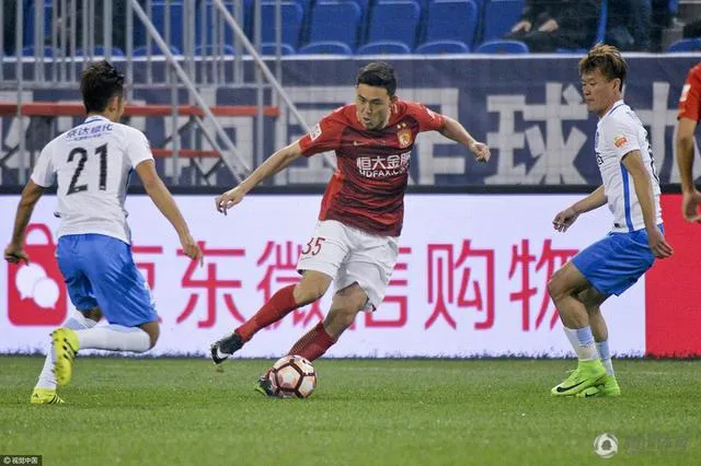 玩球网报：泰达阵型松散被恒大完爆 5轮进2球这么踢悬了