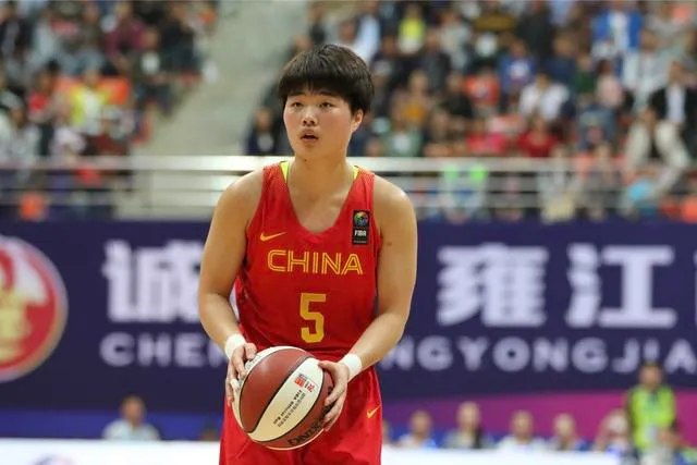 玩球资讯：四国赛-国青女篮胜美国夺6连胜 王佳琦21+10