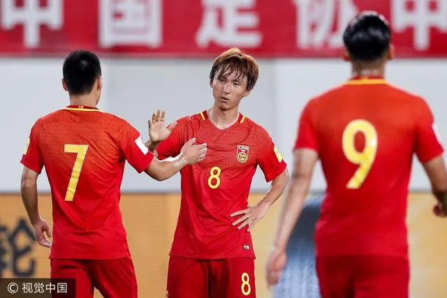 玩球头条：国足8-1菲律宾 张稀哲失点7将建功邓涵文2球