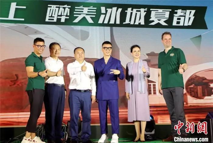 第十九届中国·哈尔滨国际啤酒节开幕　孙汉仑　摄