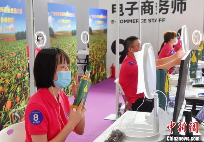 电子商务师比赛项目现场 梁盛 摄