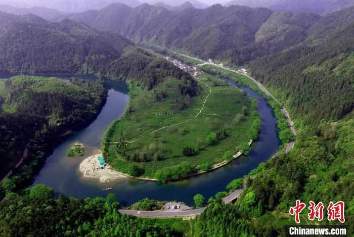 休宁县绿水青山，风光宜人 黄俊军 摄