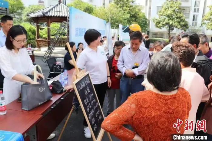 渔民转产转业招聘会。　南太湖新区供图