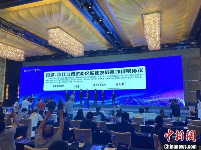 签约仪式现场。　黄慧 摄