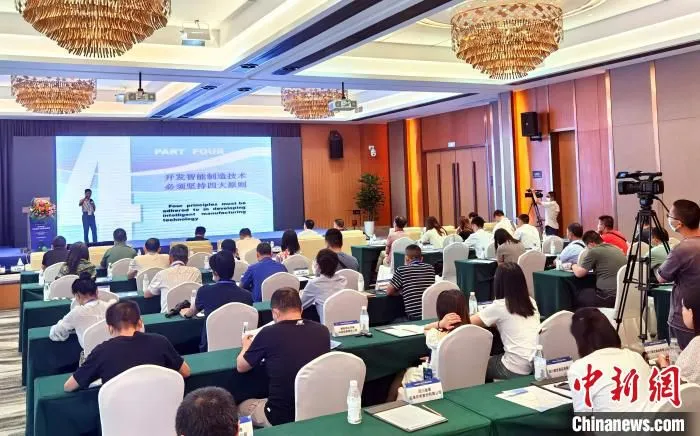2021天府？宝岛工业设计大赛系列活动之工业设计师走进德阳活动现场。　鲍安华 摄