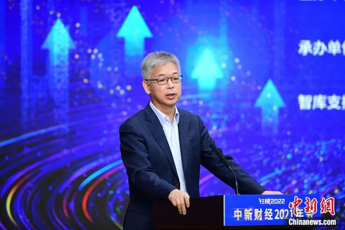 北京大学国家发展研究院副院长黄益平在中新财经2021年会上进行主旨演讲。 中新社记者 田雨昊 摄
