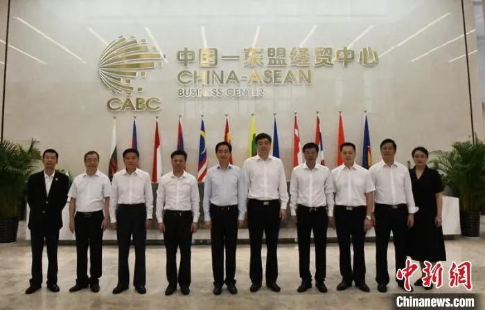 图为部分参加活动的嘉宾合影 林浩 摄