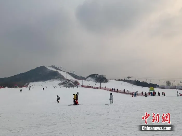 北京莲花山滑雪场。宫宏宇 摄