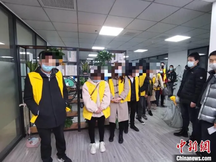 资料图：安徽合肥警方打掉“荐股”电信诈骗团伙，抓获犯罪嫌疑人。合肥警方供图 