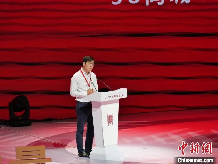 互联网企业高管齐聚一堂共话网络诚信建设，图为58同城CEO姚劲波发表主题演讲。　王昊昊 摄