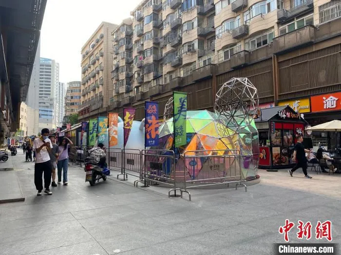 合肥淮河路步行街。　吴兰 摄