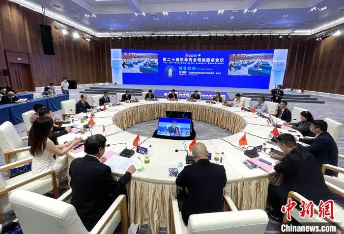 9月7日,福建厦门,第21届中国国际投资贸易洽谈会启幕在即,作为其重要开场活动之一,第二十届世界商业领袖圆桌会议率先登场。来自境内外人工智能领域具有影响力的专家学者和机构负责人、国际组织负责人相聚厦门,共探如何借力AI,为世界产业注入新动能。 中新社记者 张斌 摄 9月7日,福建厦门,第21届中国国际投资贸易洽谈会启幕在即,作为其重要开场活动之一,第二十届世界商业领袖圆桌会议率先登场。来自境内外人工智能领域具有影响力的专家学者和机构负责人、国际组织负责人相聚厦门,共探如何借力AI,为世界产业注入新动能。 中新社记者 张斌 摄