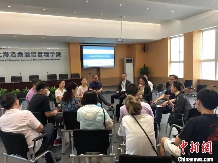 酒店管理和电子商务专业人才就业前景看好。　上海市教委供图