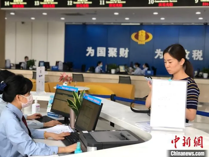 横琴新区税务局办税大厅 孙秋霞 摄