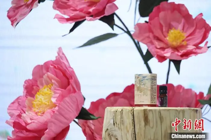 多特瑞全球首发的国风精油“飞天瑰丽”香薰复配精油。多特瑞供图