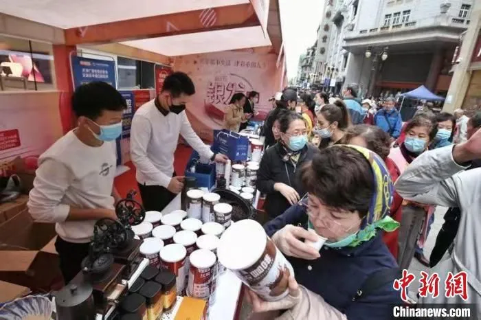10月14日至10月底，首届银发购物节在天津举办。　中新社记者 佟郁 摄