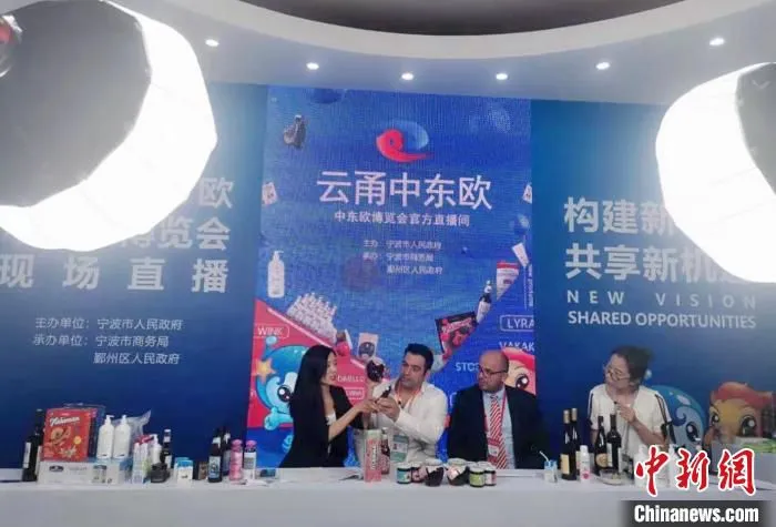 中东欧外交官“带货”各国特色好物 徐庭娴供图