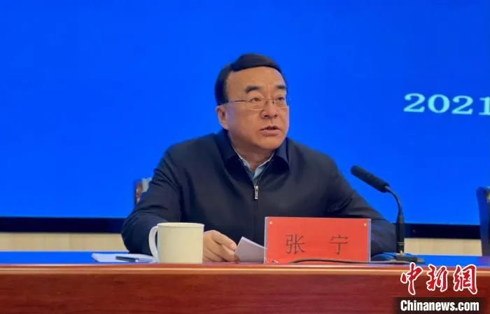 图为青海省文化和旅游厅厅长张宁在青海省导游行业及旅游市场“乱象”整治动员部署会上作情况通报。　李江宁 摄