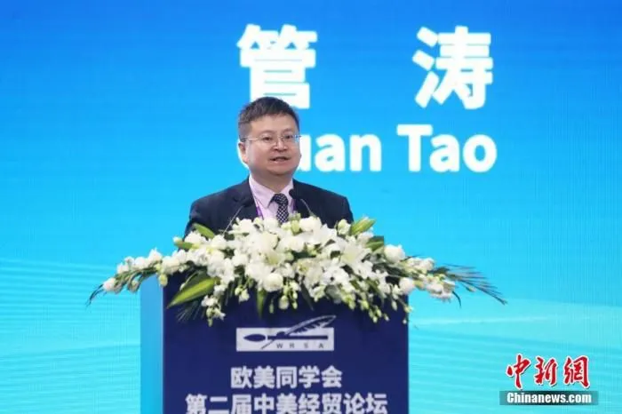 10月29日，在上海举办的欧美同学会第二届中美经贸论坛上，中银国际证券股份有限公司全球首席经济学家、董事总经理管涛在论坛上作主题演讲时分享了他的十点建议。 中新社记者 张亨伟 摄