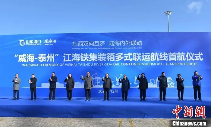 该航线采用江、海、铁综合物流模式，在山东地区至长江流域间搭建了一条贯通南北的黄金水道。　孙盛楠 摄