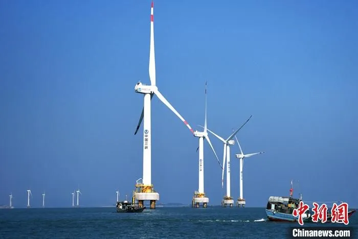 资料图为福建福清兴化湾海上风电场。中新社发 陈德钧 摄