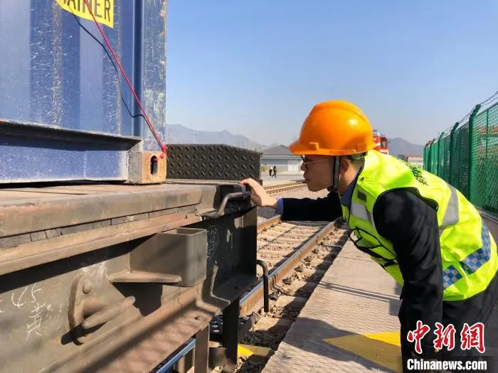 “五一”期间中欧班列货运现场。　徐贤通 摄