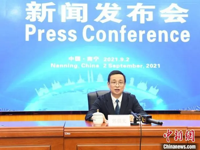 图为郭晨光在介绍情况 林浩 摄