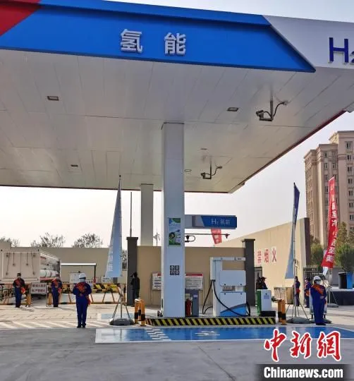 加氢站日供氢能力500kg，可满足50辆氢燃料车加注。　杨玉柱 摄