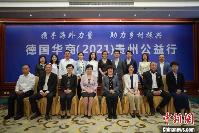 图为与会嘉宾合影留念。　瞿宏伦 摄