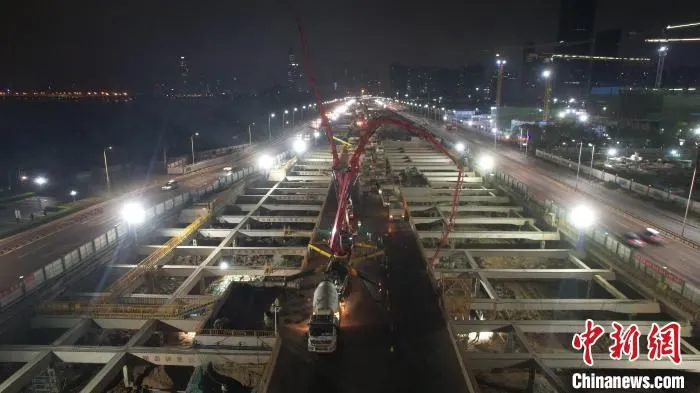 首块底板浇筑 中铁四局供图