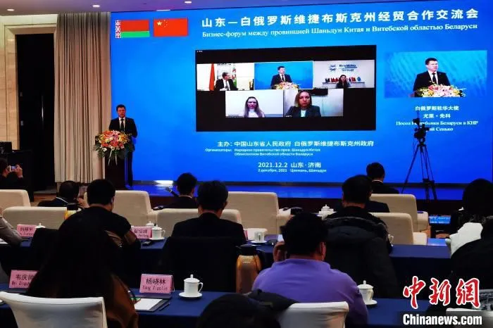 白俄罗斯驻华大使尤里·先科出席线下会议并致辞。　梁犇 摄