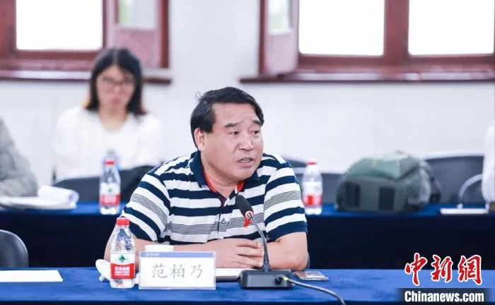 浙江大学公共政策研究院副院长、九三学社浙江省委会副主委范柏乃。　受访者 供图