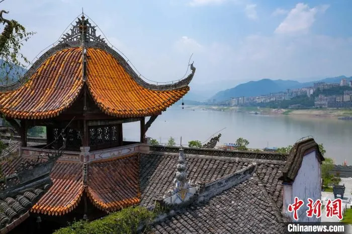 图为与云阳县城隔江相望的张飞庙。　何蓬磊 摄