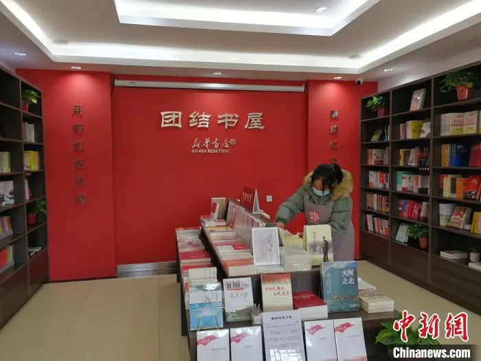 为村民配置的“团结书屋”。　俱凝搏 摄