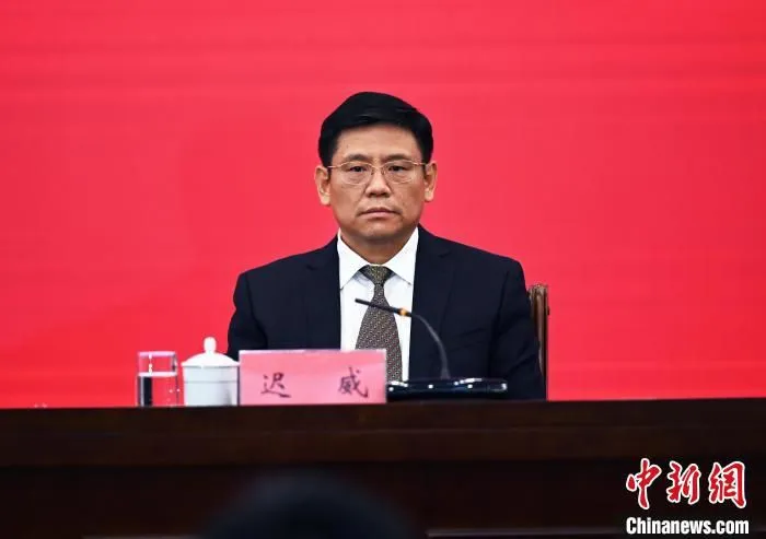 图为崇左市市长迟威介绍有关情况。　杨志雄 摄
