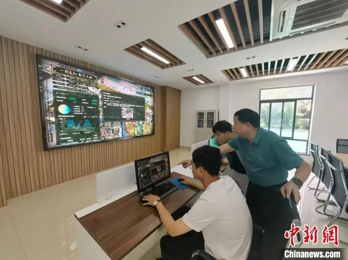 图为禹越镇三林村通过数字乡村一张图“村情民意”发现村民反映问题，并第一时间派人解决。　禹越镇供图