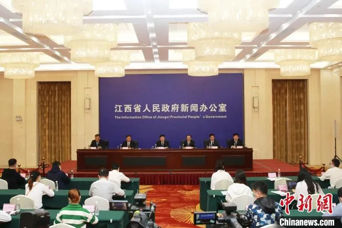 4月12日上午，江西省应急管理领域贯彻落实发展和改革双“一号工程”新闻发布会在南昌举行。　刘松 摄