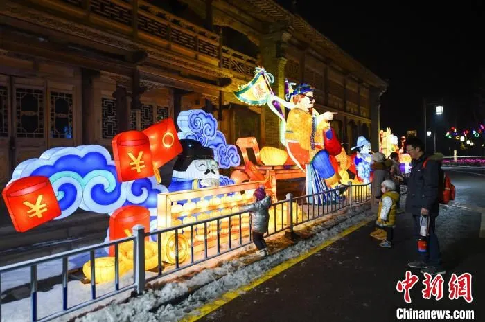 山西以夜游夜演夜市为亮点，不断延长游客停留时间。　武俊杰 摄
