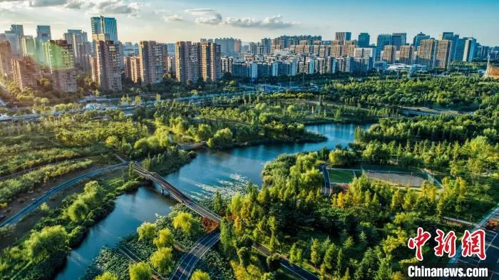 浙江宁波市一生态绿廊。　宁波市住建局供图